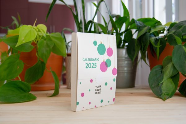 calendrier-bois-grave-13-feuilles-plantables-goodies-entreprise