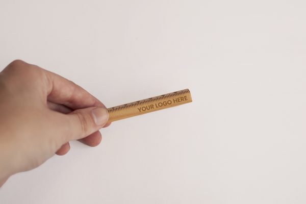 Règle durable en bois naturel avec personnalisation laser
